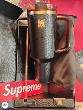 Stanley Luxe Black Snakeskin 40oz BNIB - In Hand Ships Fast